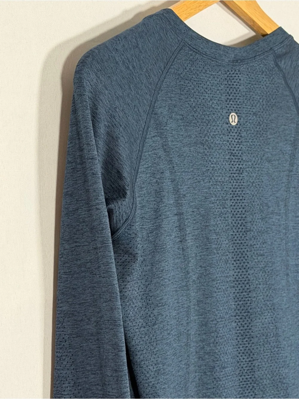 Lululemon Swiftly Tech Long Sleeve Shirt Women’s 8 Blue Thumbholes Running